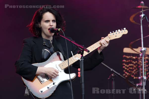 ANNA CALVI - 2018-08-25 - SAINT CLOUD - Domaine National - Scene de la Cascade - 